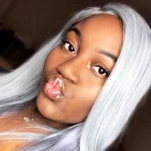 Meet your Posher, Jade